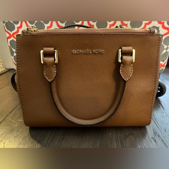 Michael Kors Saffiano Purse - Picture 1 of 6
